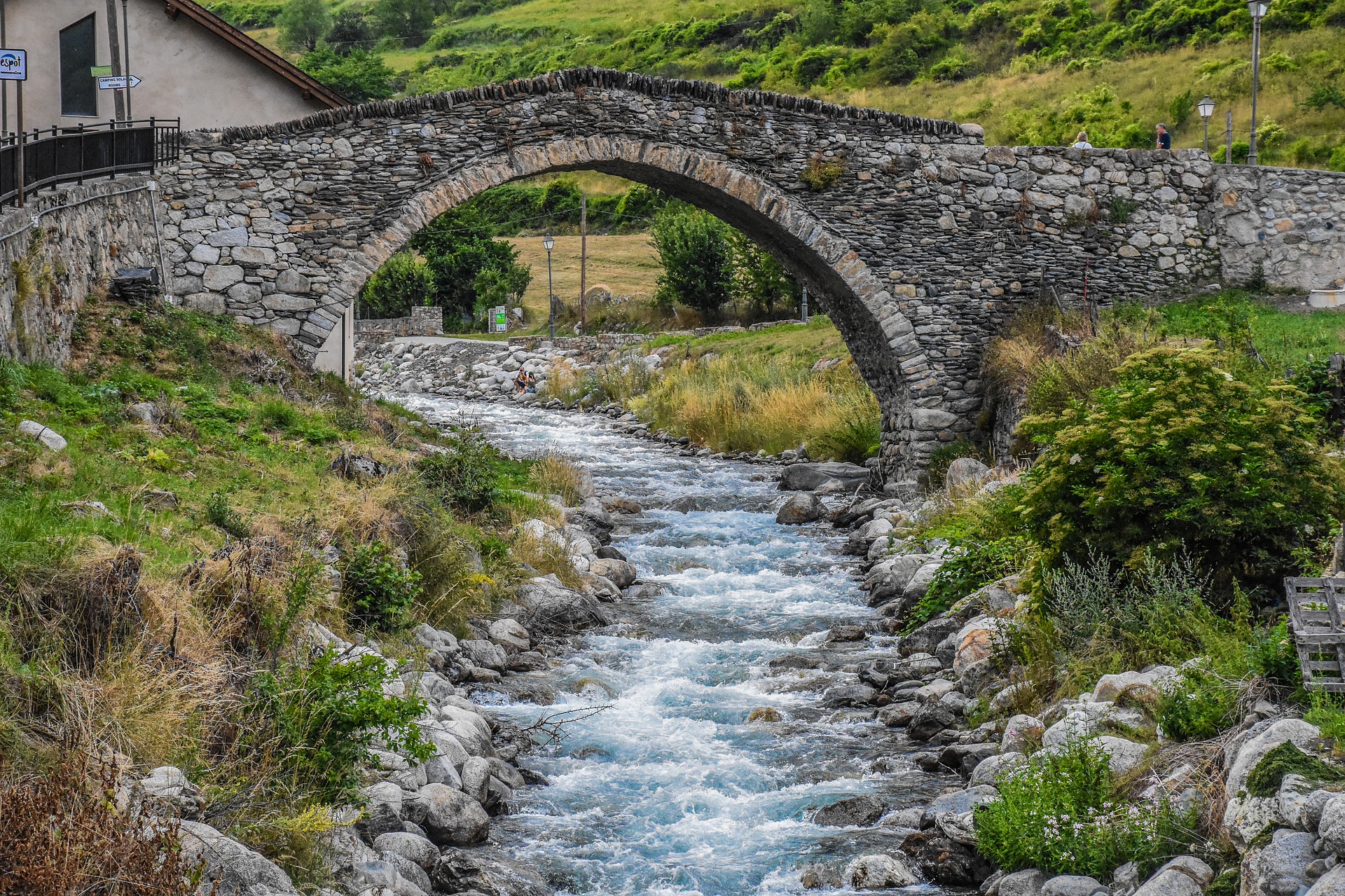 Bivouaquer dans les Pyrenees et faire de la randonnee pendant plusieurs jours