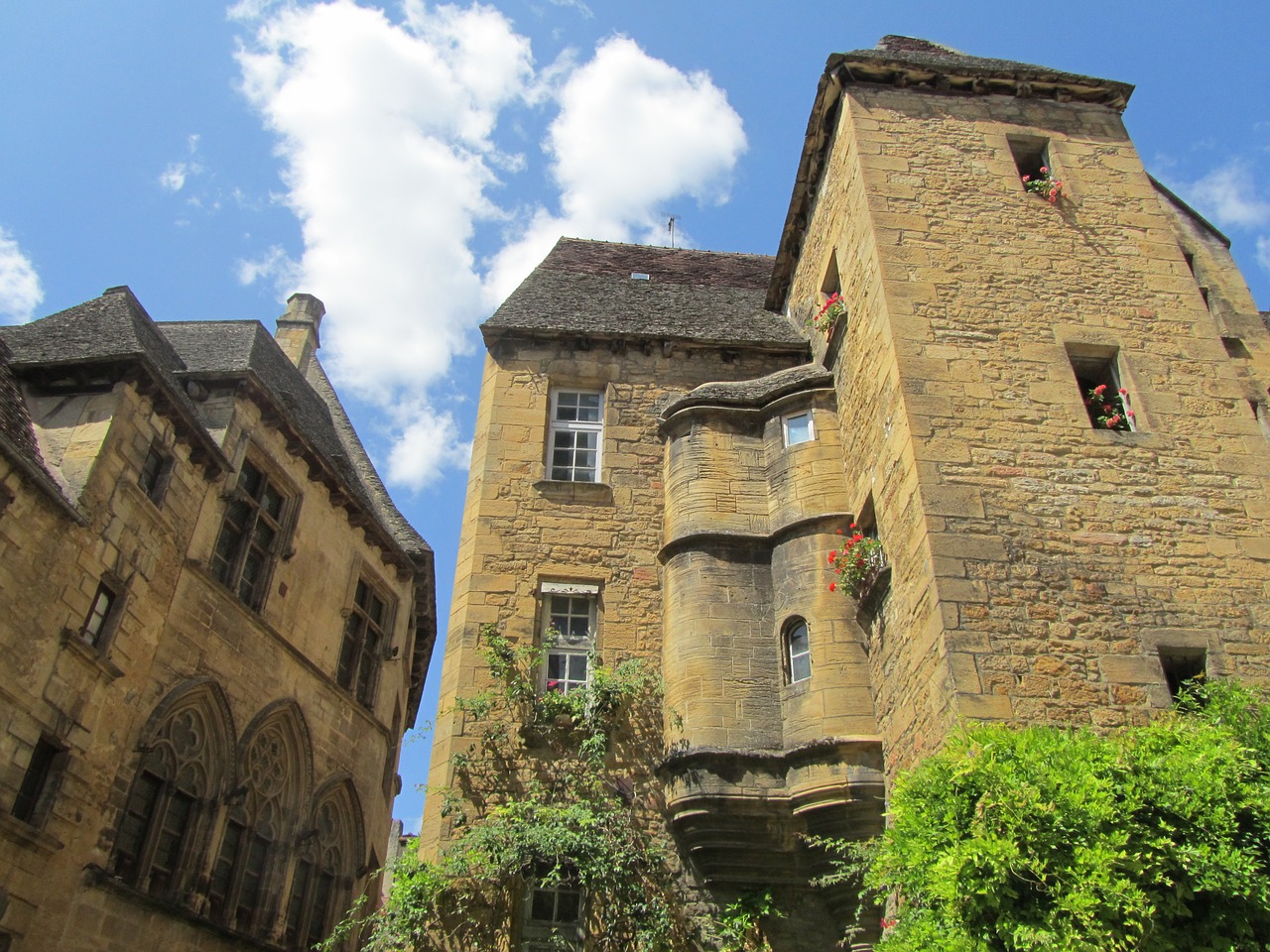 Visiter tous les monuments du Sarlat en detail